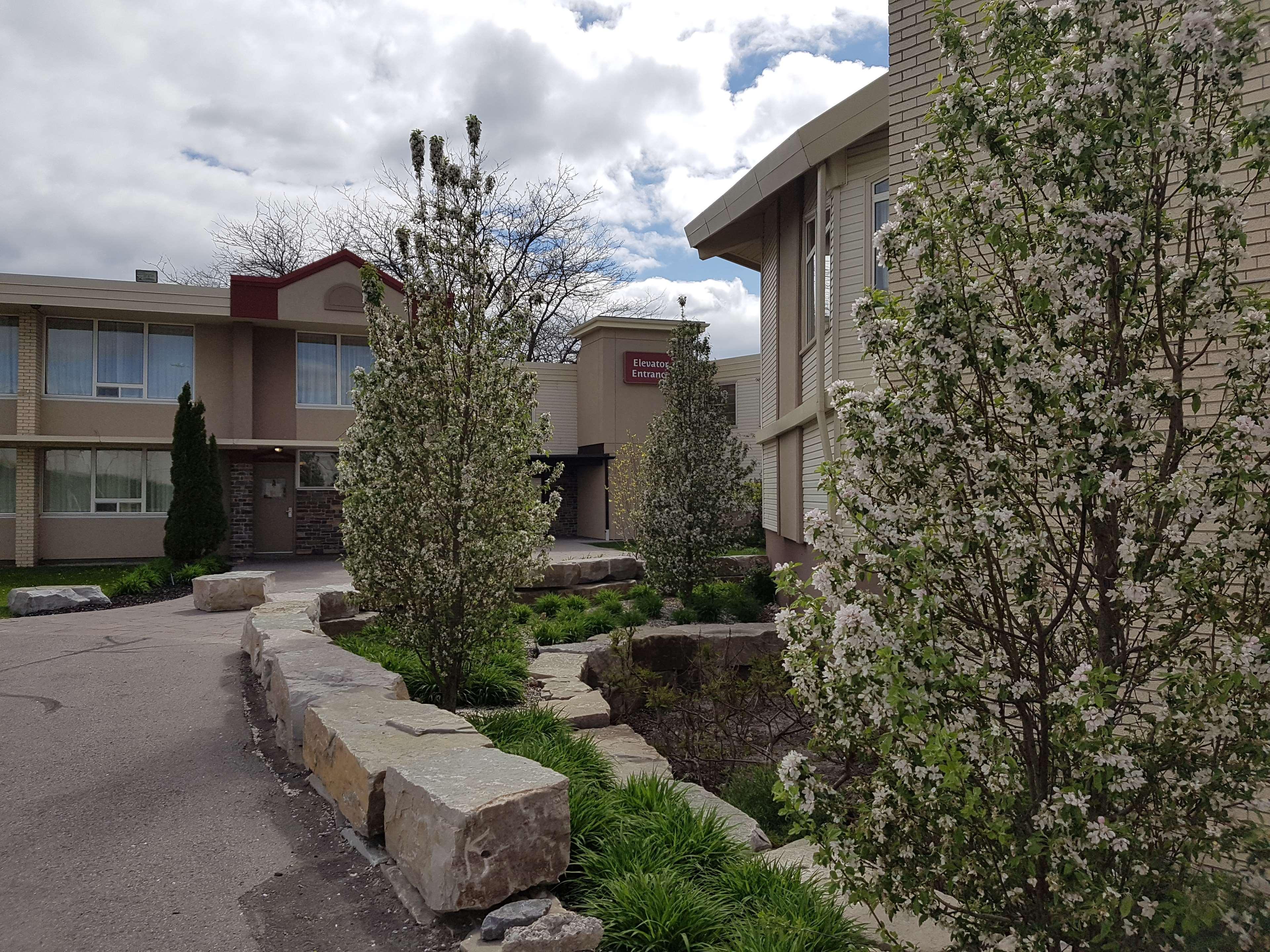Best Western Plus Durham Hotel & Conference Centre Oshawa Exterior photo