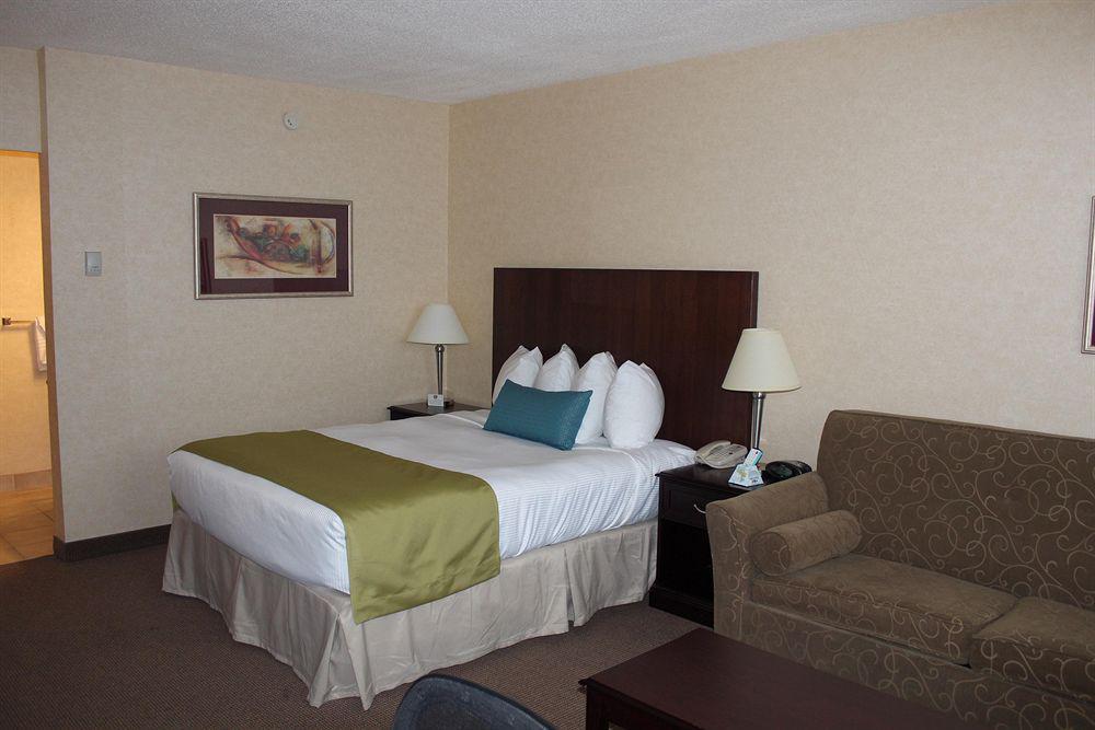 Best Western Plus Durham Hotel & Conference Centre Oshawa Room photo